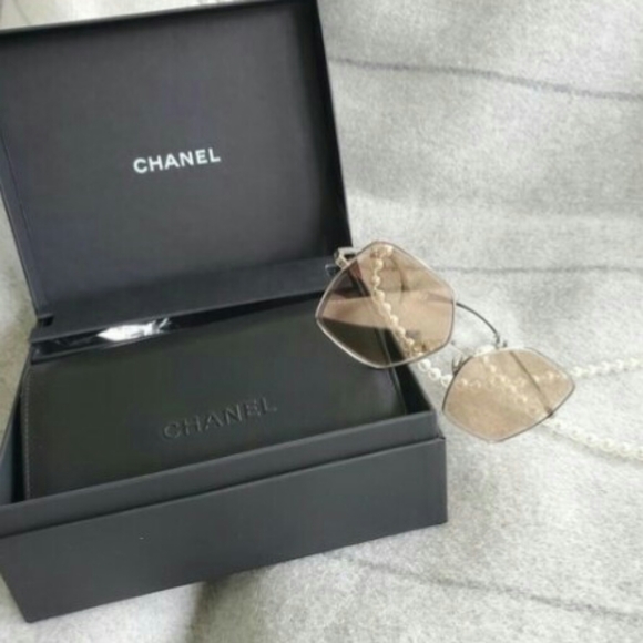 CHANEL SUNGLASSES - Picture 7 of 7